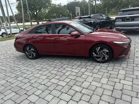 Used 2025 Hyundai Elantra SEL FWD image 15