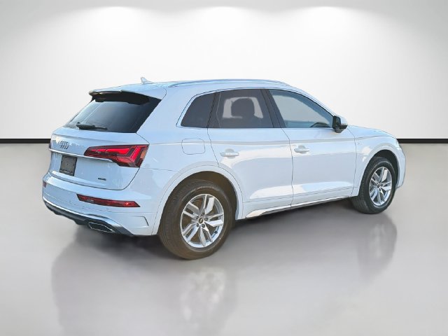 Used 2022 Audi Q5 2.0T Premium w/ Convenience Package AWD/4WD image 3