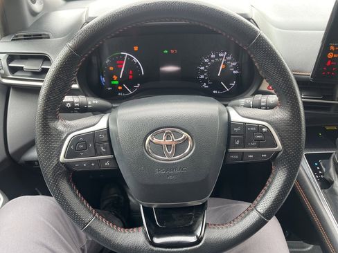 Used 2021 Toyota Sienna XSE w/ XSE Plus Package image 18