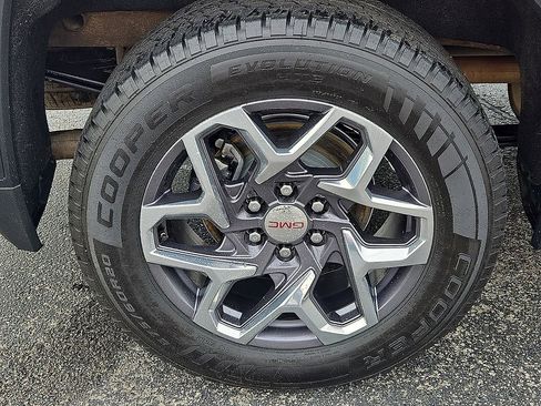 Used 2022 GMC Sierra 1500 SLT w/ SLT Premium Plus Package AWD/4WD image 7