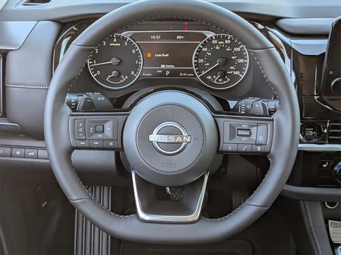 New 2025 Nissan Pathfinder SL image 10