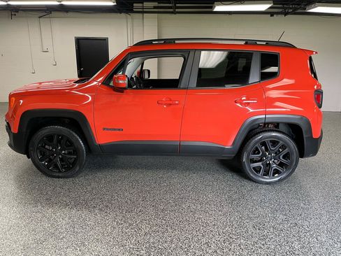 Used 2017 Jeep Renegade Altitude AWD/4WD image 8