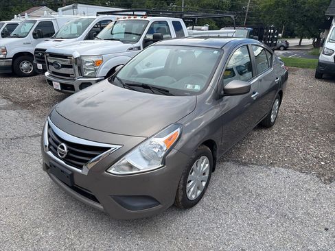 Used 2016 Nissan Versa SV FWD image 1