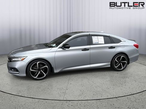 Used 2018 Honda Accord Touring image 3