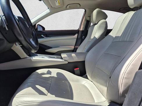 Used 2022 Honda Accord Touring image 16