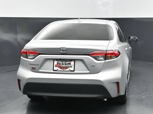 Used 2025 Toyota Corolla LE FWD image 5