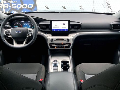 Used 2024 Ford Explorer XLT RWD image 16