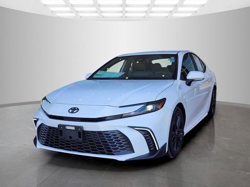 Used 2025 Toyota Camry SE w/ Convenience Package FWD image 9
