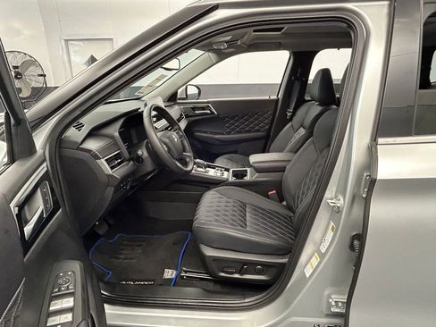 New 2025 Mitsubishi Outlander SEL image 16