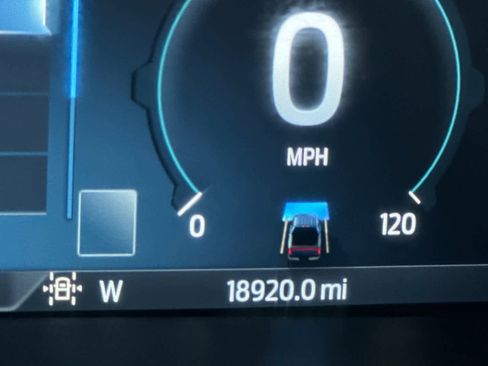 Used 2022 Ford F150 Lightning Lariat image 25