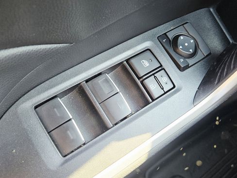 Used 2023 Toyota RAV4 XLE Premium image 31