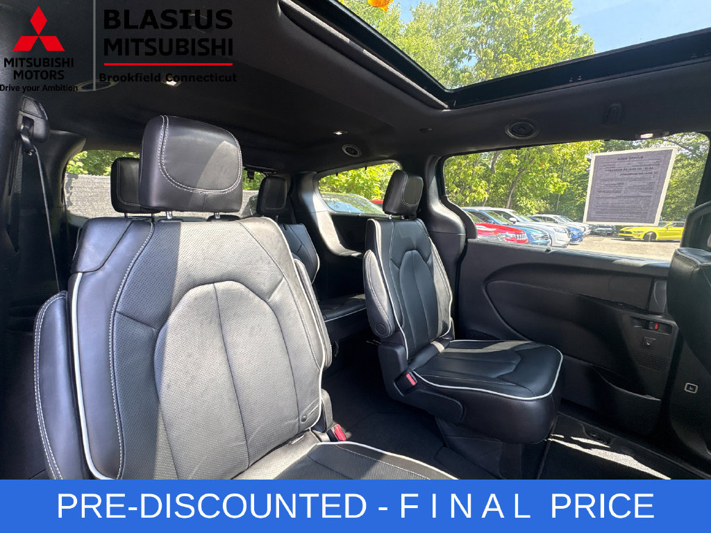 Used 2023 Chrysler Pacifica Limited w/ S Appearance Package FWD image 25