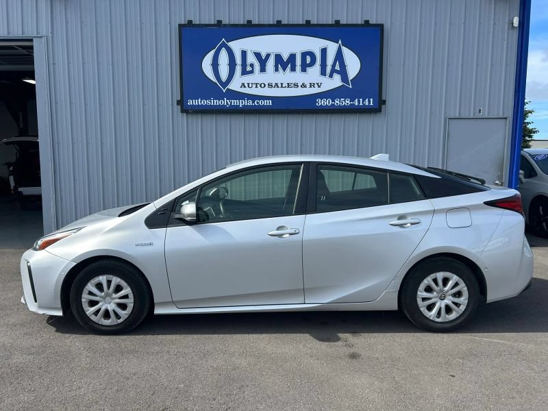 Used 2021 Toyota Prius LE FWD image 1