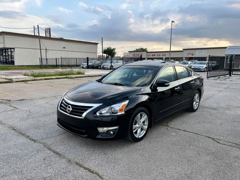 Used 2015 Nissan Altima 2.5 SL w/ Technology Package FWD image 1