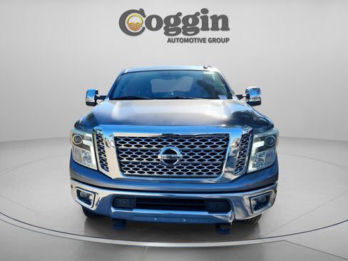 Used 2017 Nissan Titan SL image 9