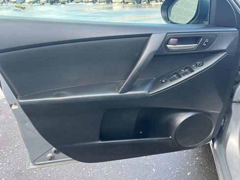 Used 2012 MAZDA MAZDA3 i Sport image 17