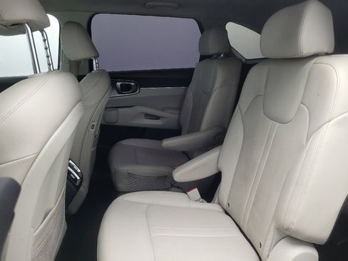 Used 2022 Kia Sorento EX w/ Panoramic Sunroof Package image 18