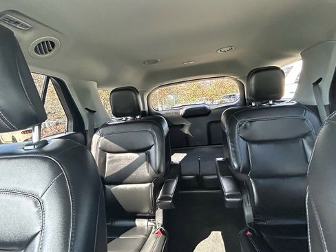 Used 2022 Ford Explorer XLT w/ Equipment Group 202A image 32