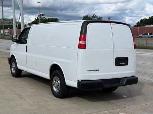 Used 2019 Chevrolet Express 2500 w/ Driver Convenience Package RWD image 10