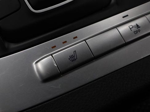 Used 2024 Kia Carnival LX FWD image 32