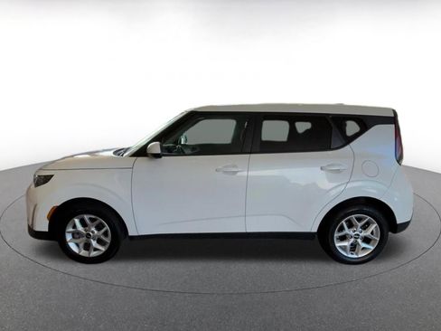 Used 2025 Kia Soul LX w/ LX Technology Package FWD image 9