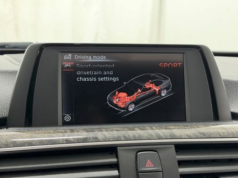 Used 2017 BMW 330i xDrive Sedan AWD/4WD image 16