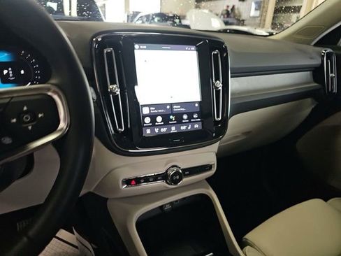 Used 2023 Volvo XC40 B5 Plus w/ Protection Package Premier AWD/4WD image 16