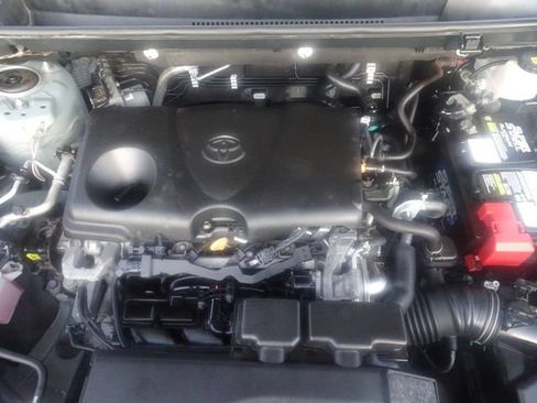 Used 2021 Toyota RAV4 XLE w/ Convenience Package FWD image 13