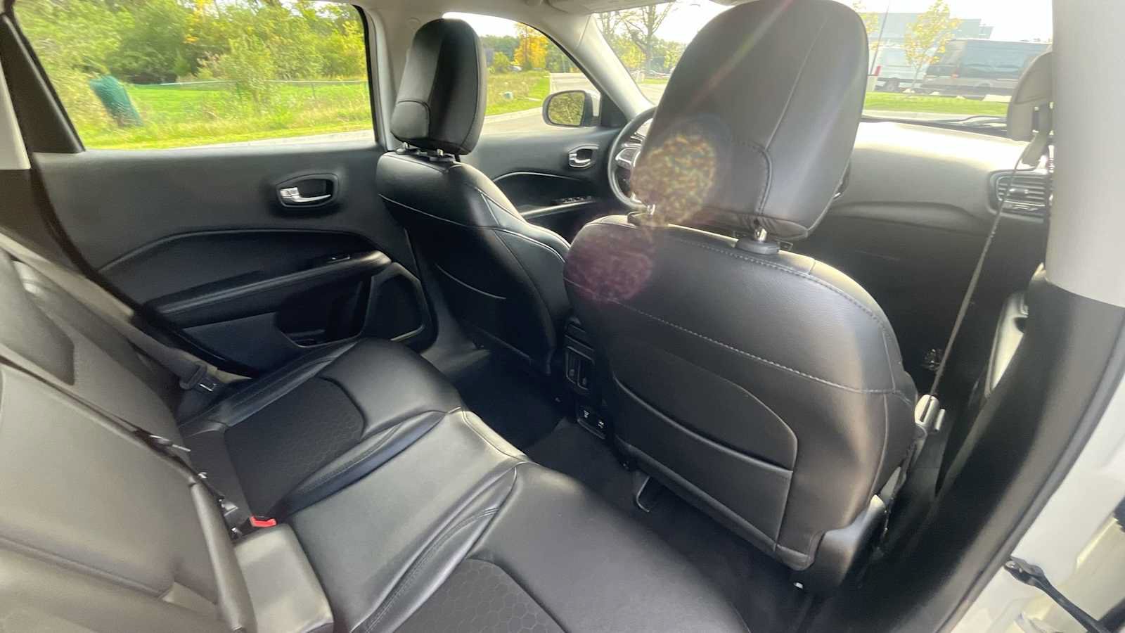 Used 2018 Jeep Compass Latitude w/ Popular Equipment Group FWD image 11
