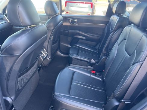 Used 2022 Kia Sorento EX w/ Panoramic Sunroof Package AWD/4WD image 9