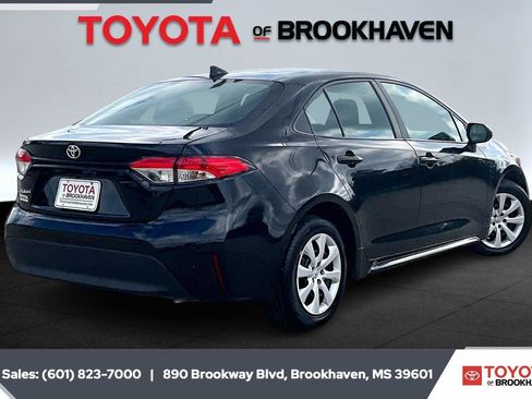 Used 2024 Toyota Corolla LE image 11