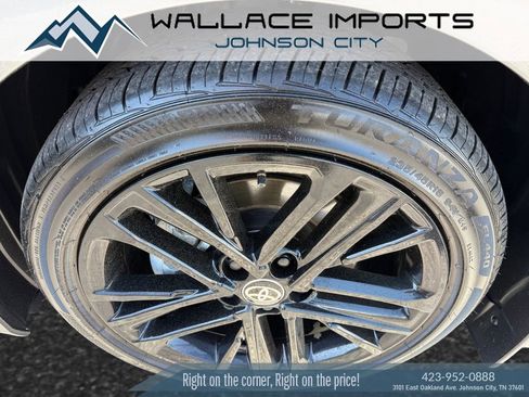 Used 2025 Toyota Camry SE w/ Convenience Package FWD image 10