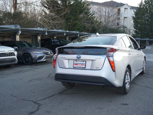 Used 2016 Toyota Prius Two image 4