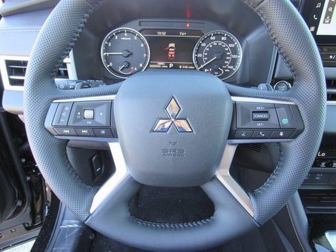 New 2025 Mitsubishi Outlander SE image 21