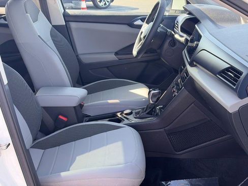 Certified 2023 Volkswagen Taos SE w/ Panoramic Sunroof Package AWD/4WD image 18