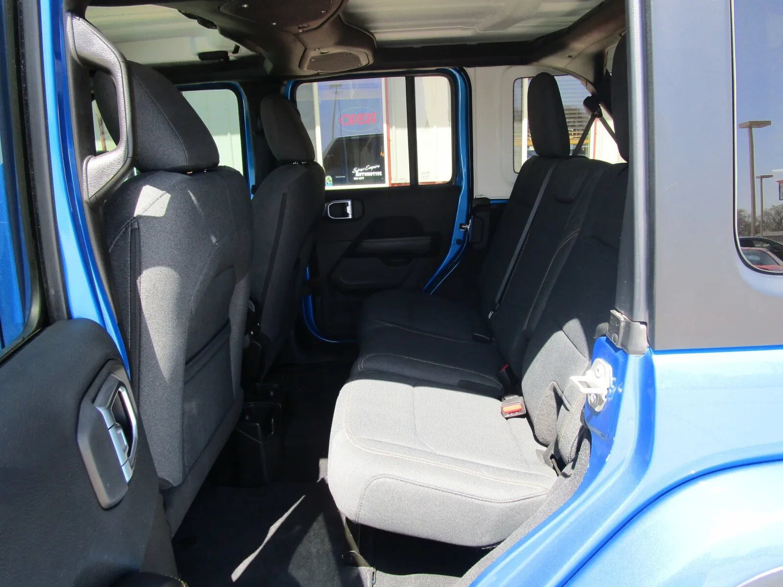 Used 2024 Jeep Wrangler Unlimited Sahara AWD/4WD image 13