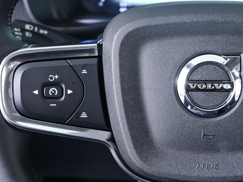 Certified 2025 Volvo XC40 B5 Plus AWD/4WD image 11