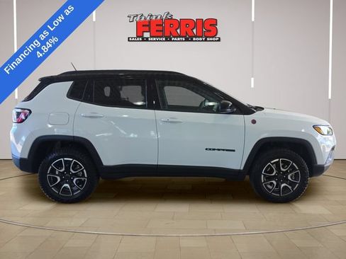 Used 2026 Jeep Compass Trailhawk AWD/4WD image 4
