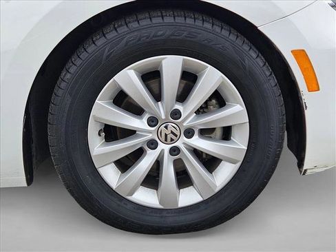 Used 2018 Volkswagen Beetle 2.0T S image 20
