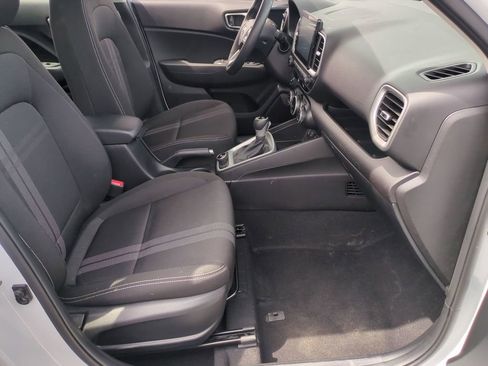 Used 2025 Hyundai Venue SEL FWD image 24