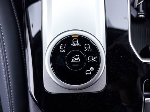 New 2026 Mitsubishi Outlander SE FWD image 18