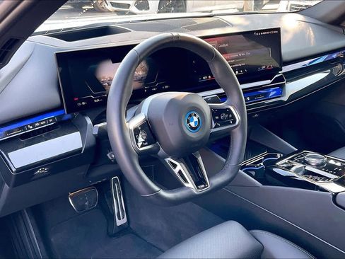 Used 2025 BMW i5 eDrive40i w/ M Sport Package image 15