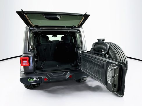 Used 2025 Jeep Wrangler Unlimited Sahara AWD/4WD image 26