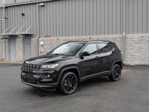 New 2026 Jeep Compass Latitude image 3