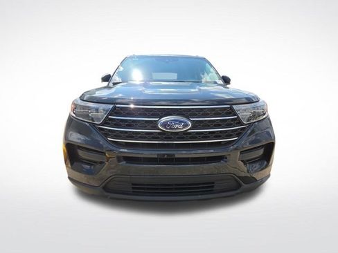 Used 2024 Ford Explorer XLT RWD image 2
