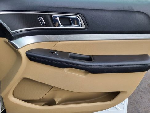 Used 2016 Ford Explorer XLT image 21