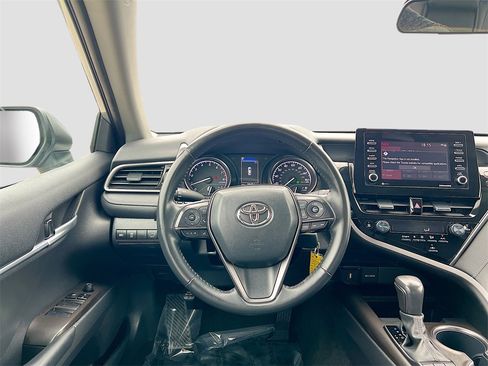 Used 2024 Toyota Camry SE image 20