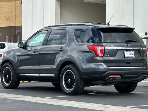 Used 2018 Ford Explorer XLT w/ Equipment Group 201A image 5