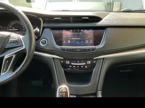 Used 2017 Cadillac XT5 Luxury w/ Driver Awareness Package FWD image 4