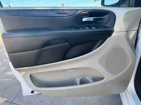 Used 2018 Dodge Grand Caravan SE w/ UConnect Hands-Free Group FWD image 23